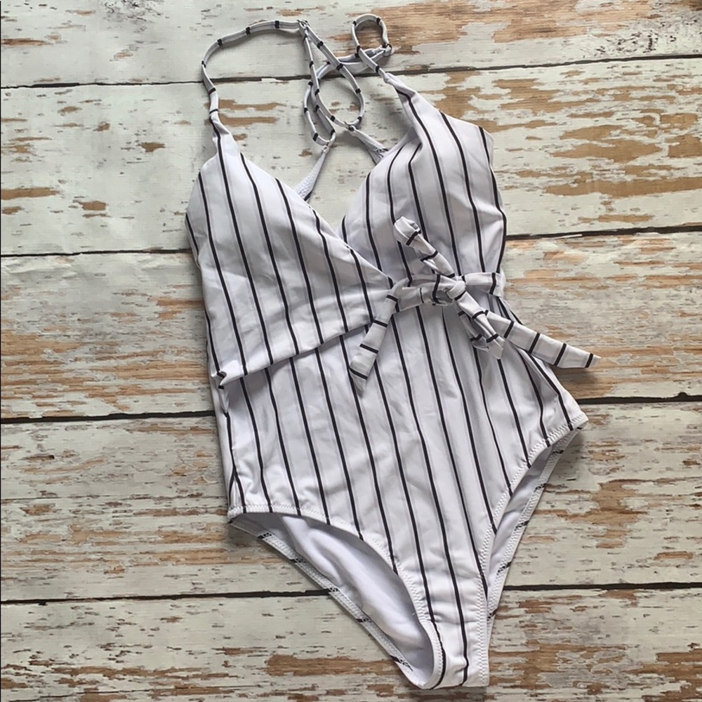 Cupshe one piece bathing suit NEW size S small